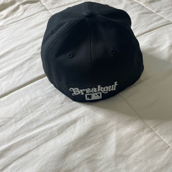 LA hat - Picture 3 of 4